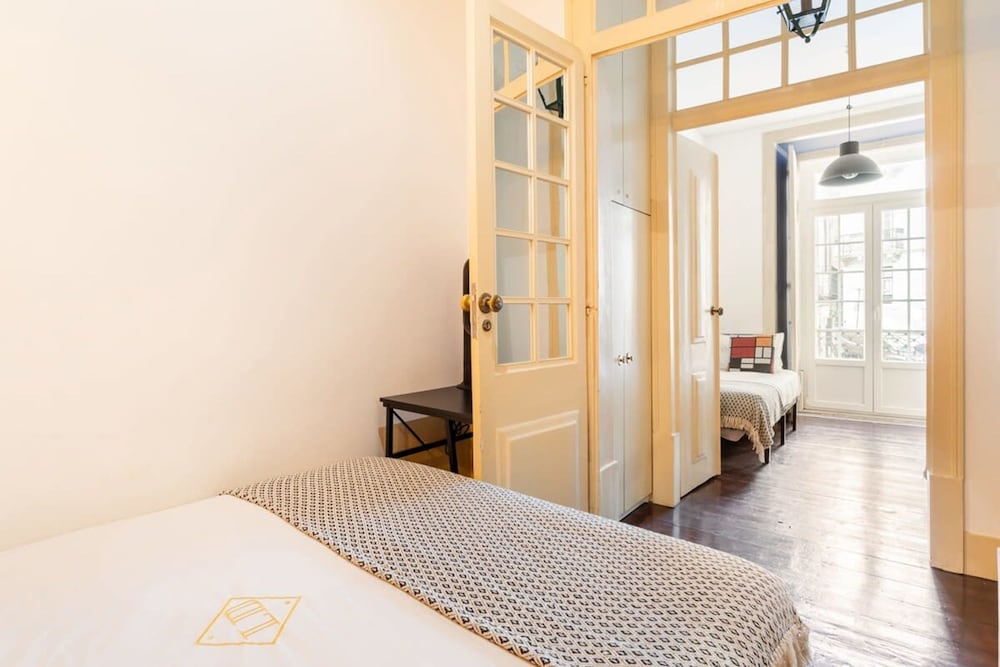 Artistic Alfama 4BR Cathedral Views Tram 28