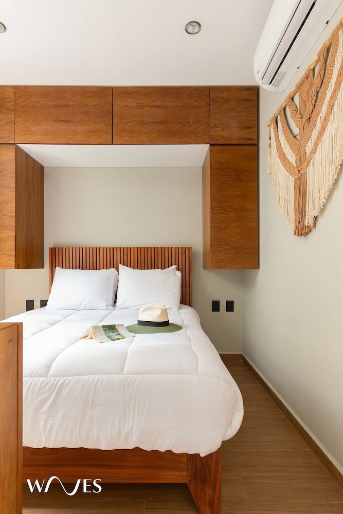 Luminous 2 BR With Roof Pool Close to Hotel Zone by Waves Management