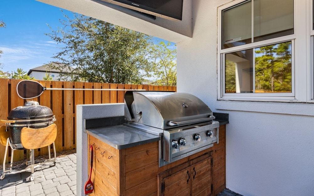 5BR Home w/ Private Heated Pool, Golf Cart, 4 Bikes, Near 30a!