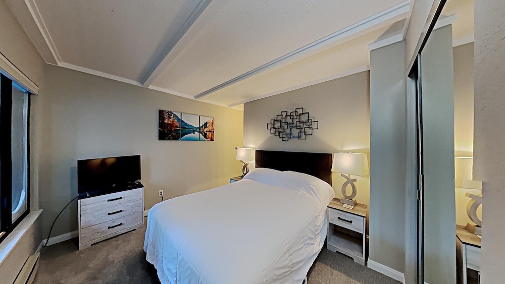 Spacious 2 BR Units at 1849 Condos With Free Pool, Parking & Wifi