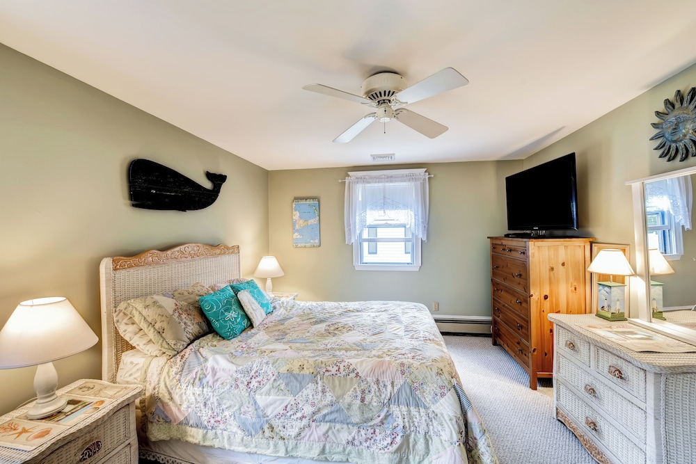 Charming East Falmouth Home: Walk to Private Beach