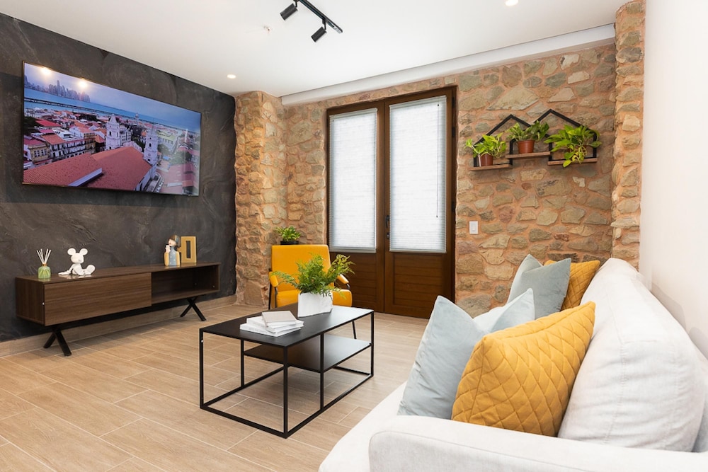 The Danian Condo by Acomodo Casco Viejo