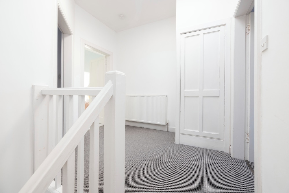 Delightful 3-bed Flat with Parking