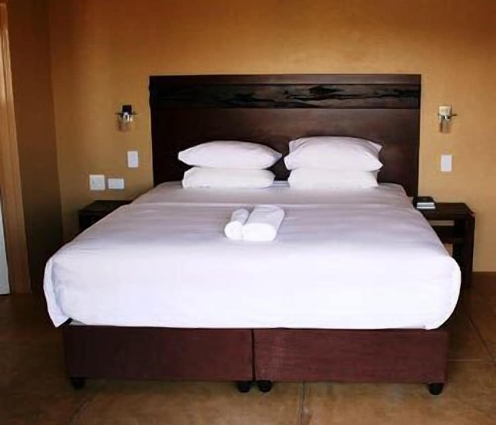 Fumanekile Lodge view 3