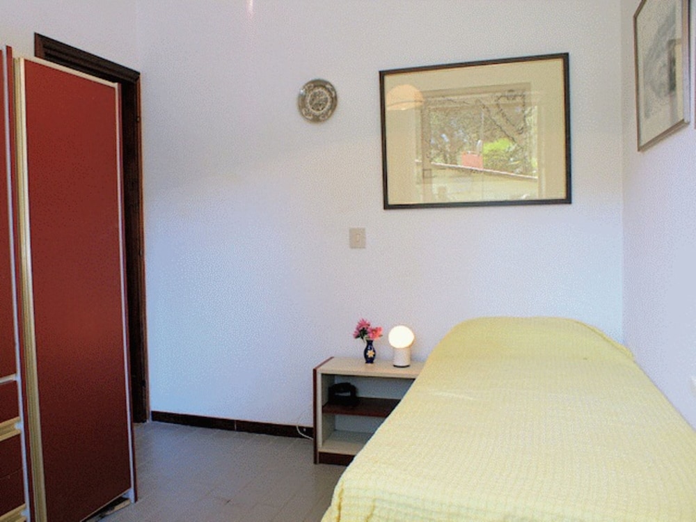 Pretty Duplex for 5 Guests in an Oasis of Greenery in Lignano Riviera