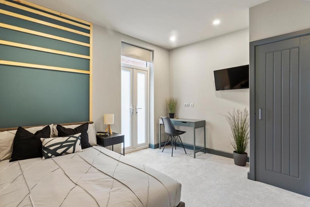 Lovely En-suite Room in Coventry view 2