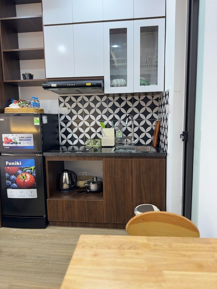 Ly Apartment & Home