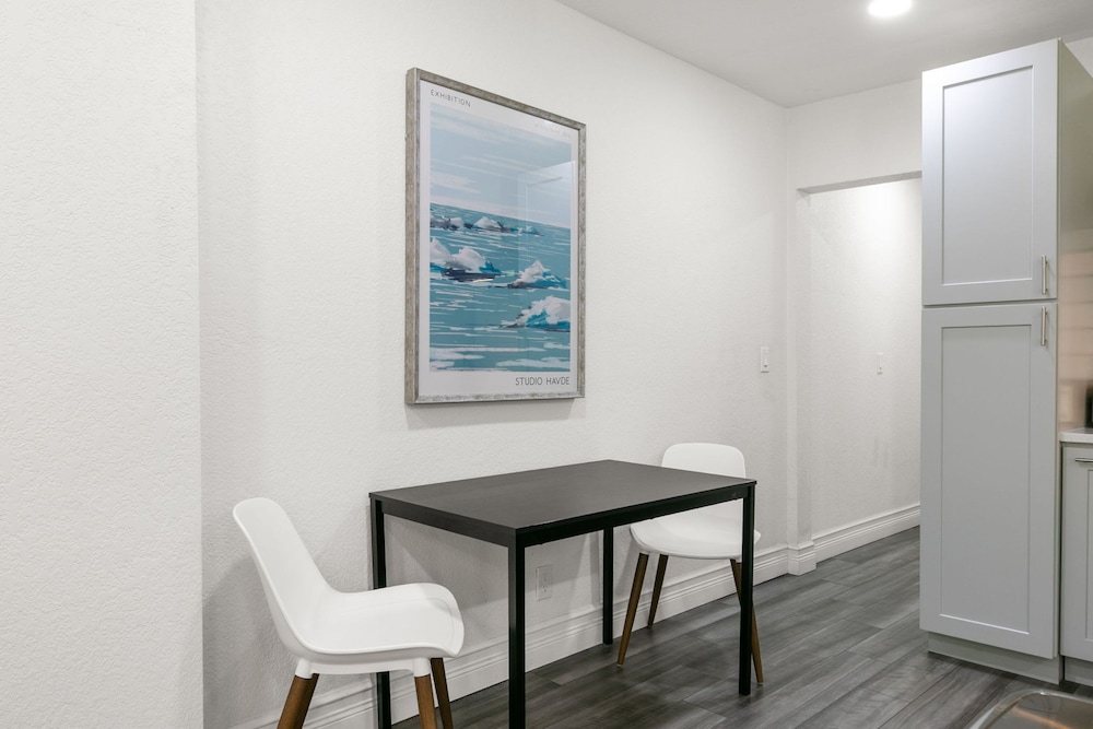 NEW Soho Sanctuary - Gorgeous Apartment Steps to S Howard Ave With Fenced Yard