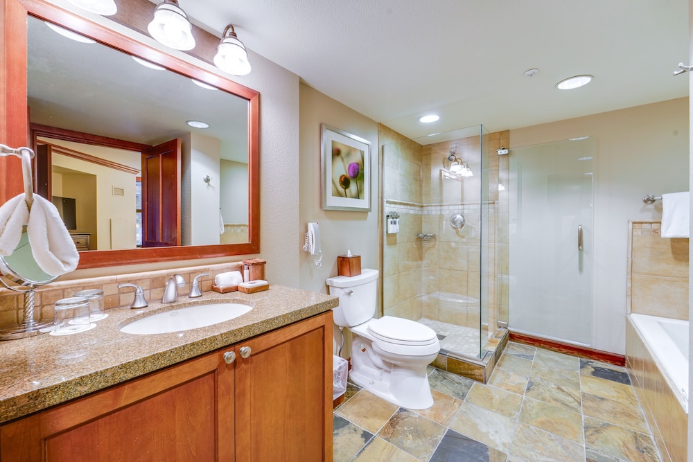 Lake Tahoe Vacations - Breathtaking Olympic Valley Gem: Walk to Chairlift - Property Image 21