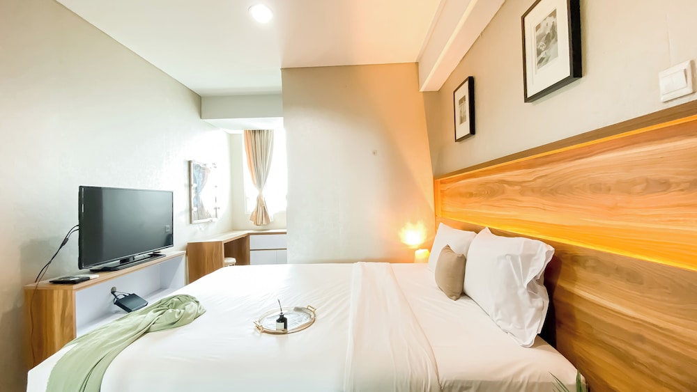 Wonderful And Homey 2Br Apartment At Springhill Terrace Residence