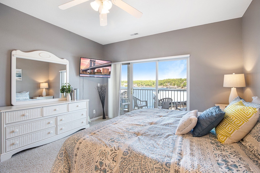 Experience Lakeside Living at Its Finest: Stunning Views and Prime Location!