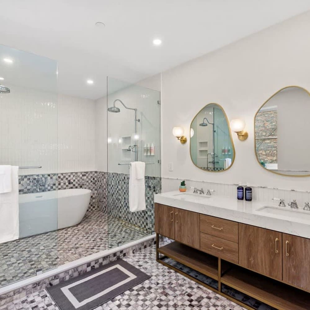 Riverside by Rove Travel 7BR Modern Townhouse