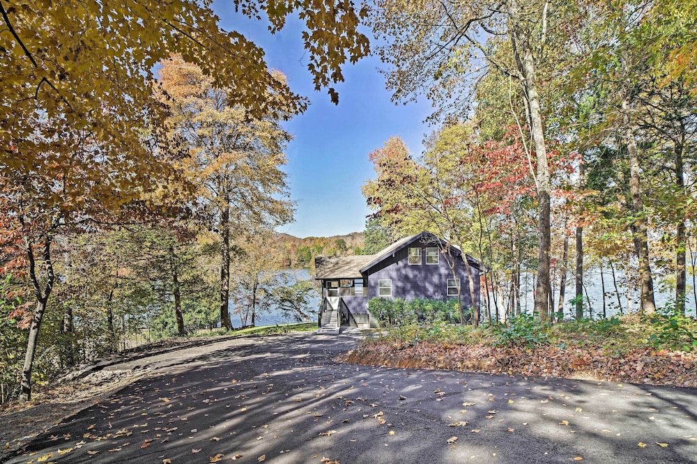 Ten Mile Home on Watts Bar Lake w/ 2 Docks! view 5