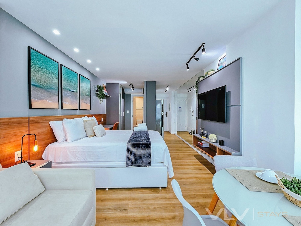Art Studio by VLV Stays