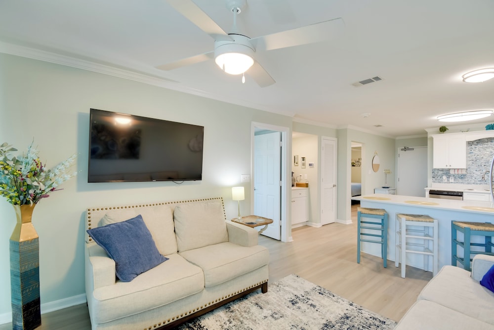 Beach & Pool Access: Gulf Shores Getaway!