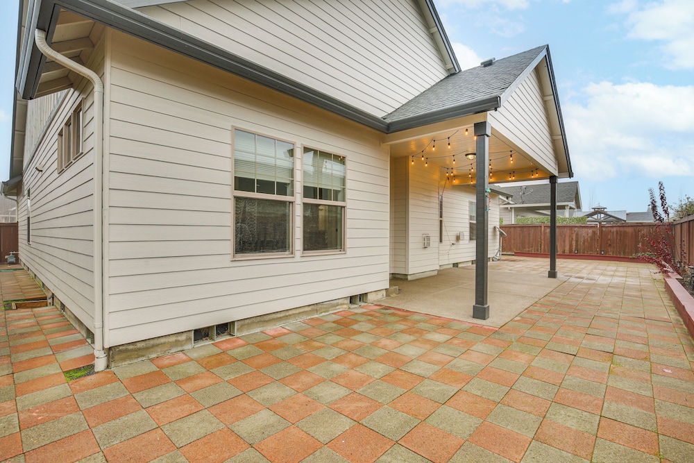 Eugene Area Home: 18 Mi to U of O!