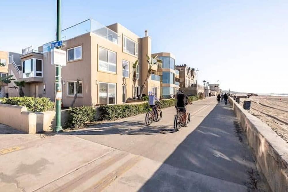 Classy Mission Beach Condo - 2Br Sleeps 7 view 4