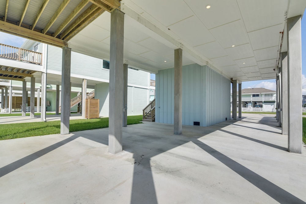 Near Terramar Beach: Home w/ Patio in Galveston