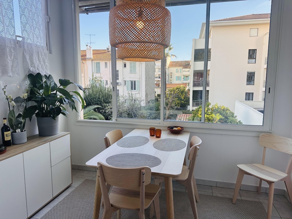Bright one Bedroom Apartment in the Center of Cannes 13 Minutes Walk to the Palais des Festivals - 2290