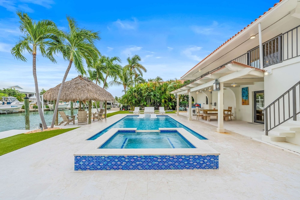 Deep Blue Waterfront Gem Pool Kayaks Dock