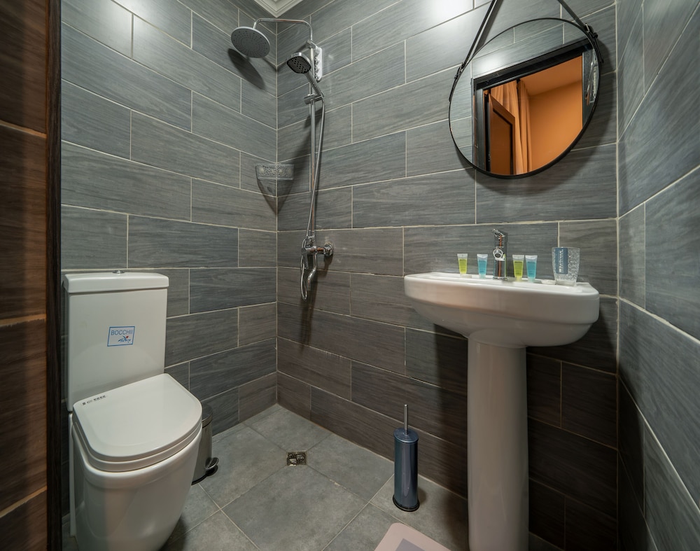 Niabi 4BDR Apartments with billiards