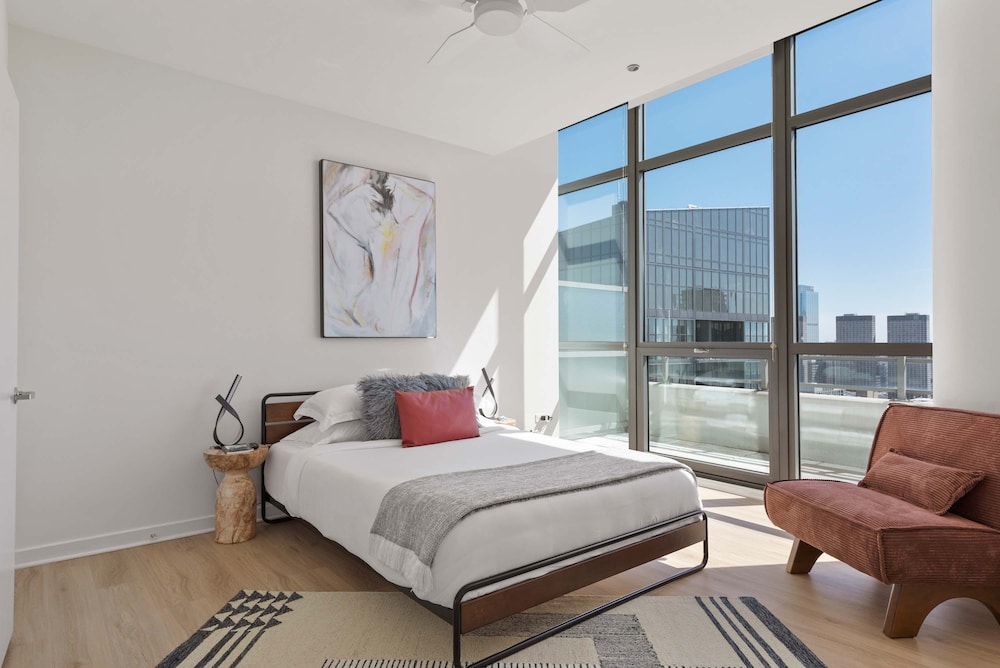 West Loop PH Fireplace Deck Incredible Views