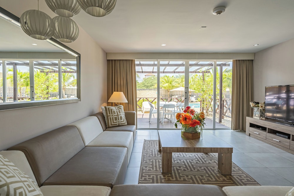 Las Islas Condominiums
