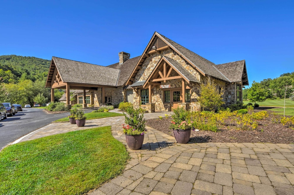 Charming Condo on Sky Valley Golf Course! view 3