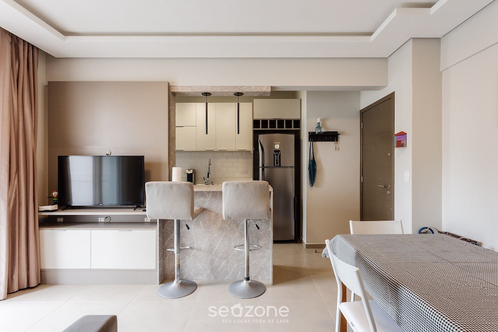 Beautiful apt w Modern Design 400m/udesc - Abz302