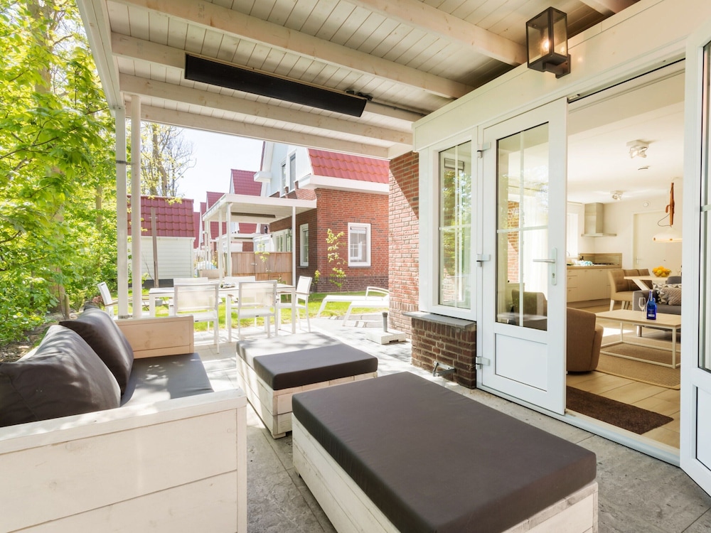 Villa in Dishoek Near Noordzee Beach view 2