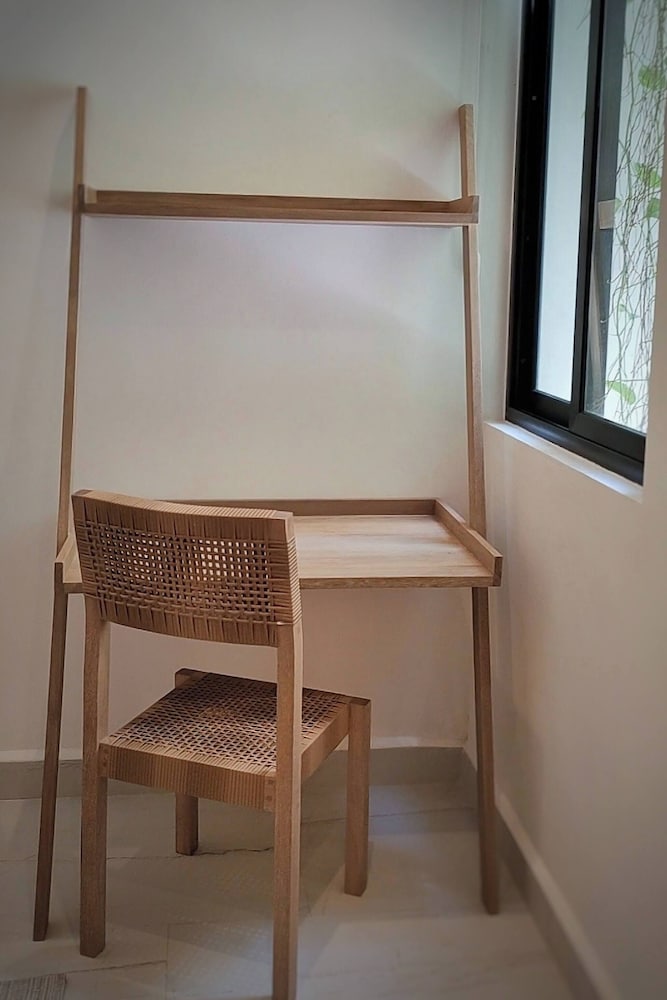 Super Cute Flat on 5th Ave in PdC Steps From Beach
