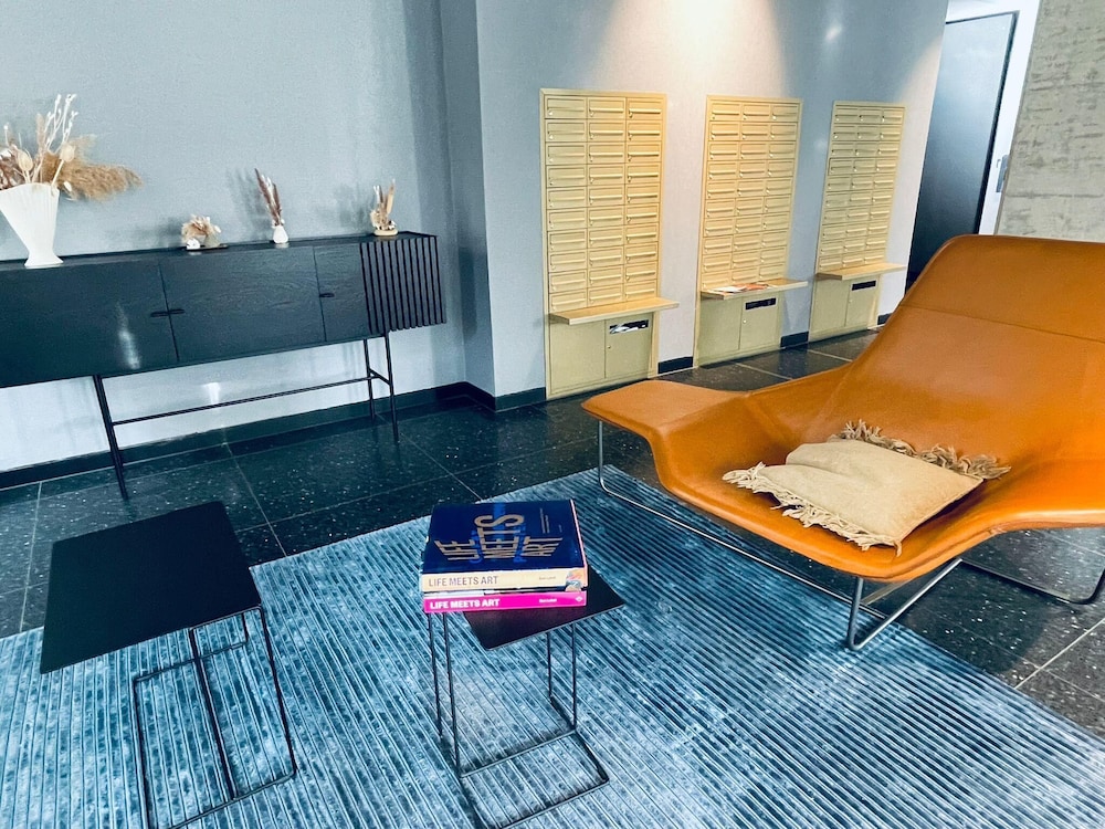 City Sky View Centre Luxe Apartment - 2 Bedrooms