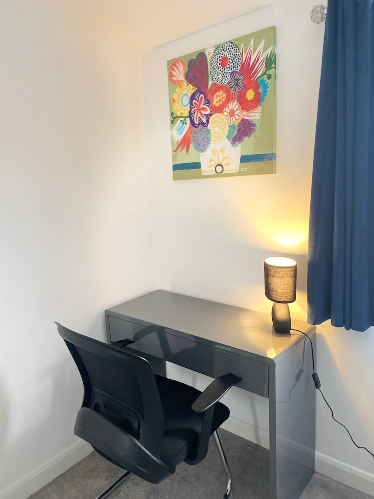 Harlow Cozy 3-bed House Retreat