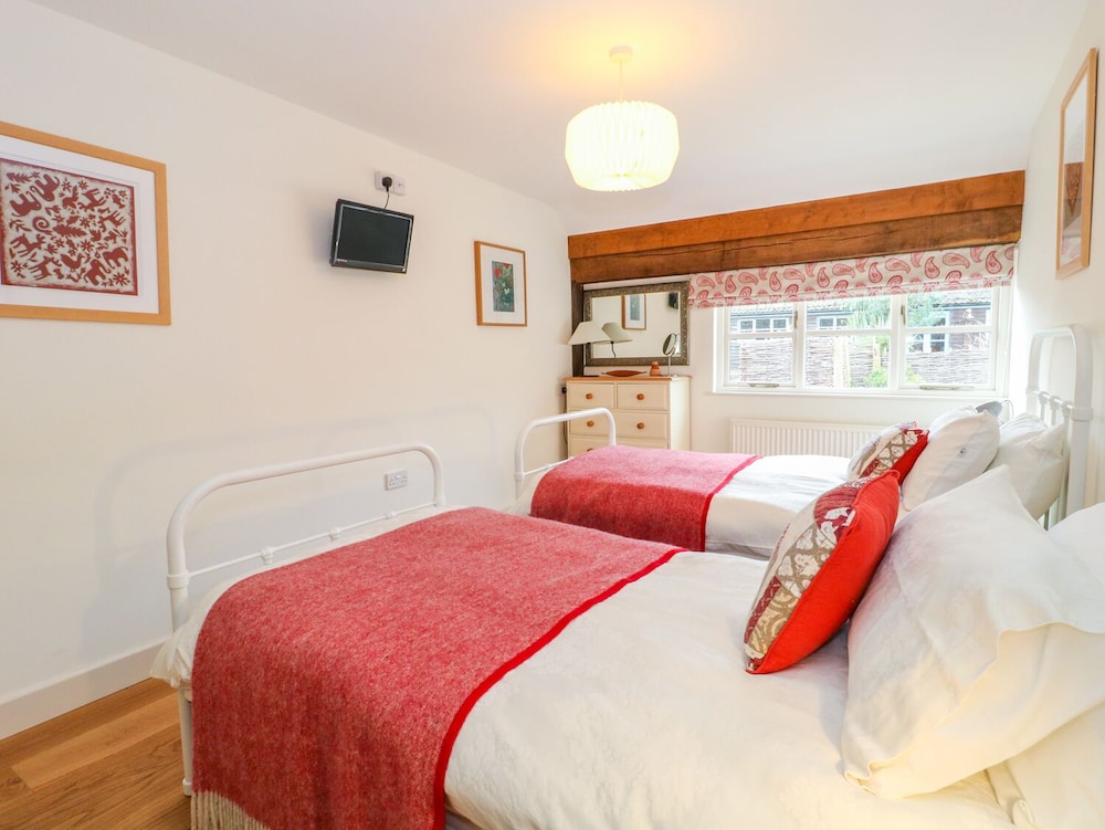 Yeovil Vacations - Shippon Barn - Property Image 3