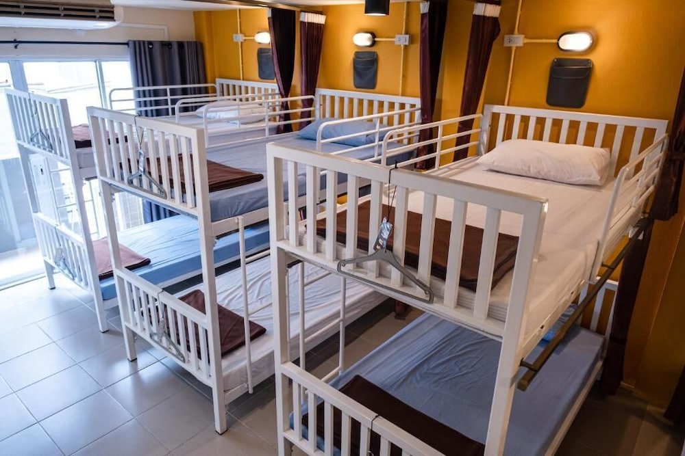 Krabi Freedom Hostel And Bar