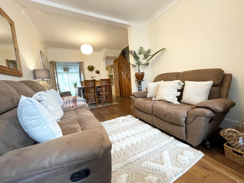 Penzance Charming Family Home 3 bed 2 Bathrooms