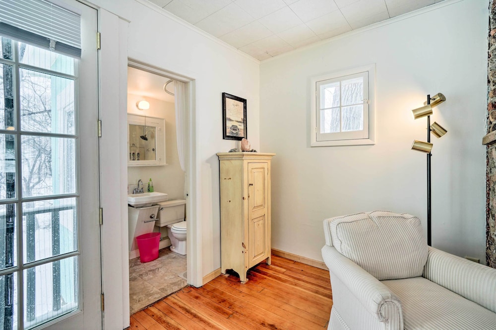 Charming Waterfront Cottage w/ Private Dock! view 4