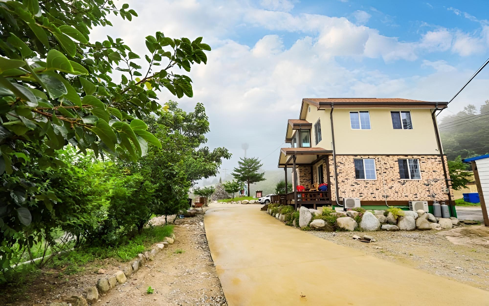 Sogeumgang Three Mountain Pension view 4