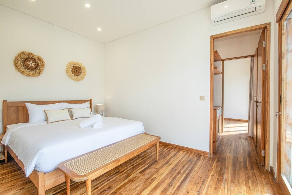 Breeze Opulent 6 BR in With Ocean View 5 Mins to Savaya