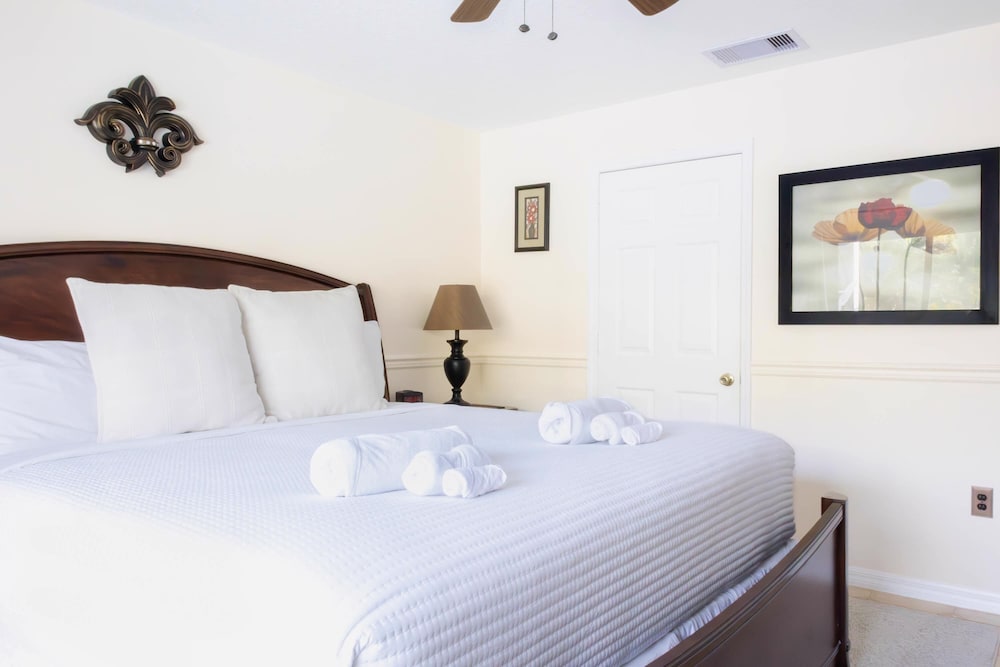 Luxurious 4 Bed Villa With Conservation View Pool view 4