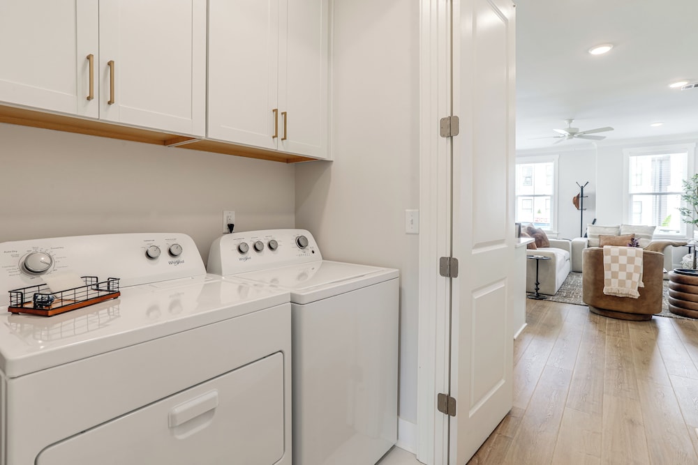 3 Mi to Ole Miss, New Build: Inviting Townhome!