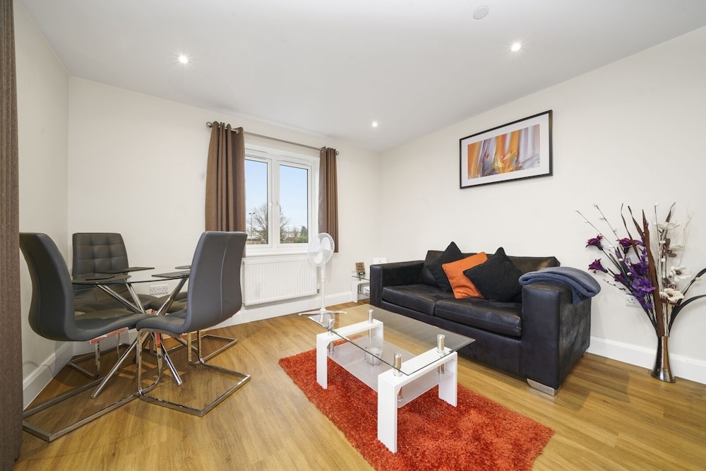 Heathrow Living Serviced Apartments by Ferndale