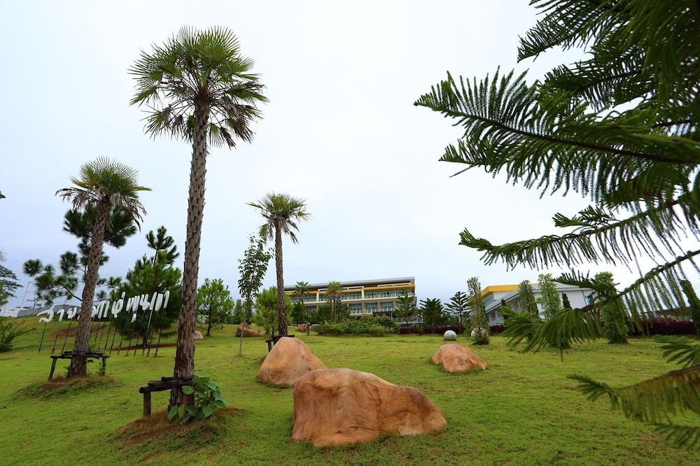 Breeze Hill Hotel
