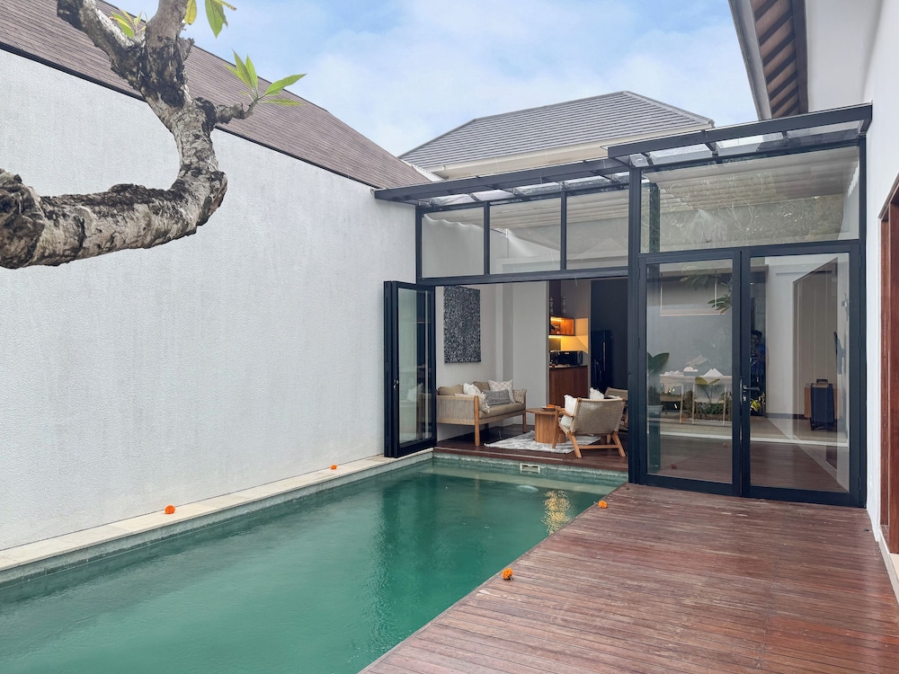 Silk Umalas by Nagisa Bali