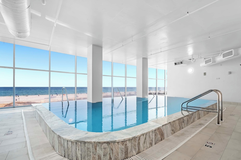Gulf Views & Pools: Beachfront Island Tower Condo