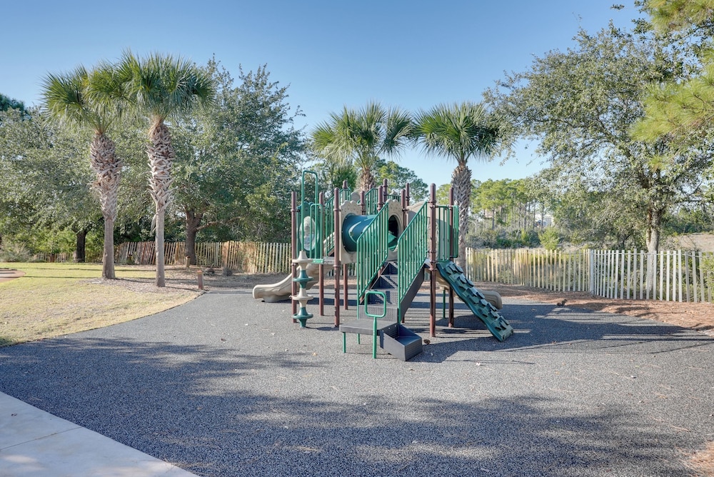 Beach Access: Port St Joe Home w/ Screened Patio!