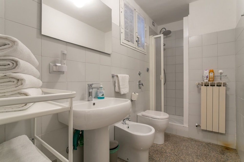 Spacious Studio in via Sammartini 33