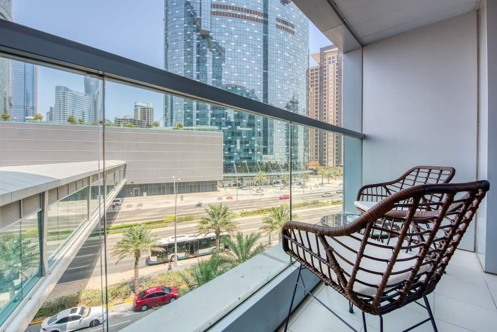Capital Living On Reem: The Arc Towers