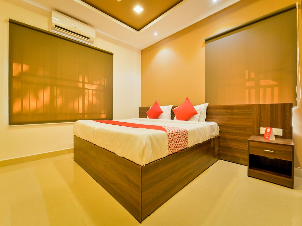 OYO 14271 Modern Studio Near Lulu Mall