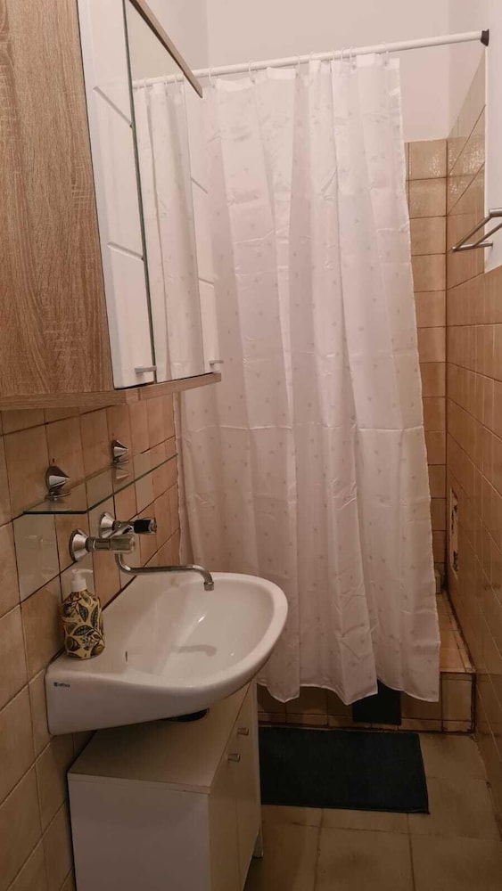 Spacious 2BR Apt Long Stay in Vienna